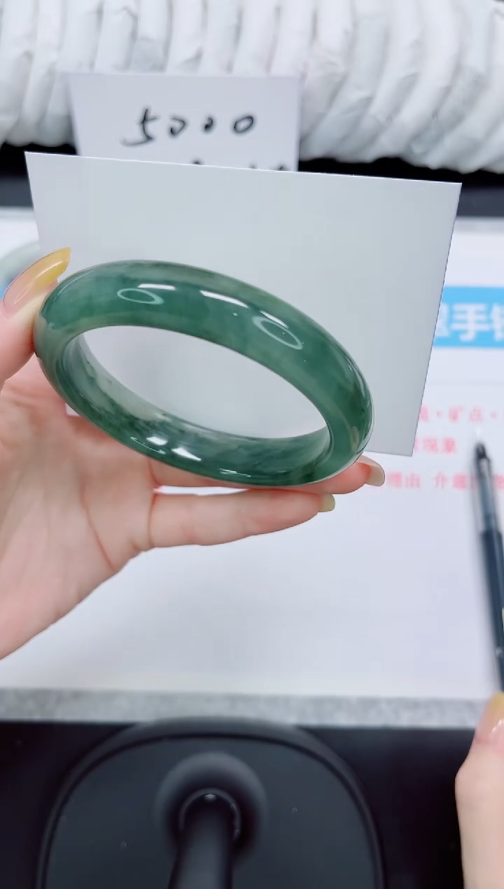 石英质玉手镯未镶嵌48