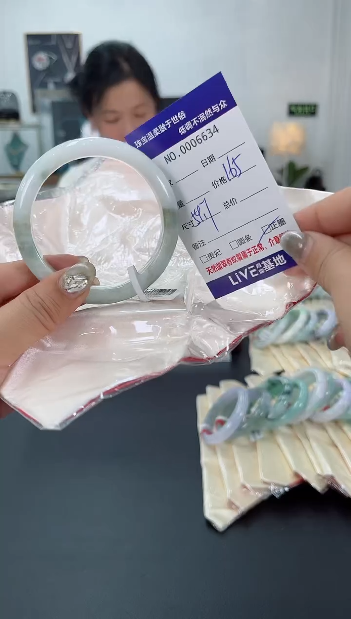 【闪购商品】翡翠手镯未镶嵌天然翡翠A货