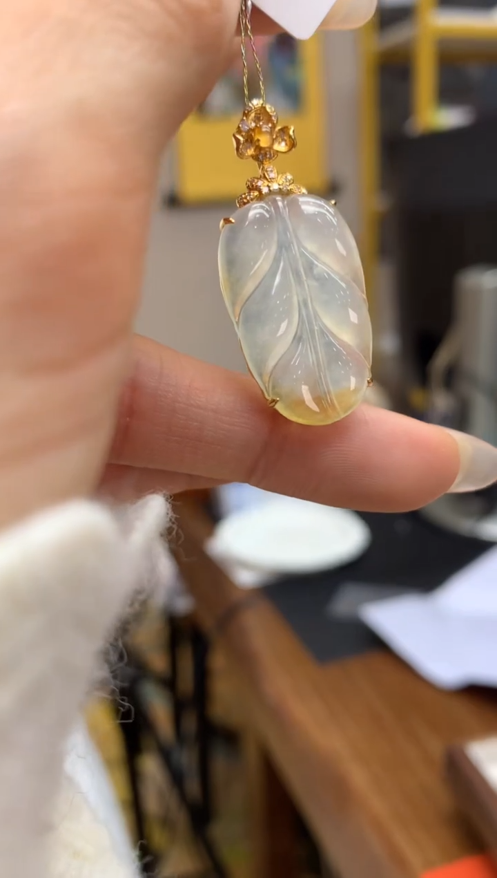 【闪购商品】翡翠颈饰18K金镶嵌叶子