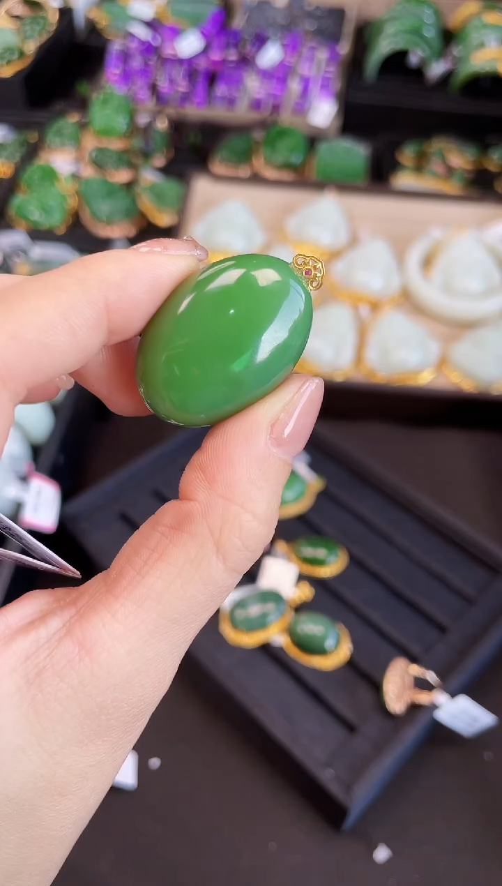 【闪购商品】和田玉吊坠18K金镶嵌多样性发一