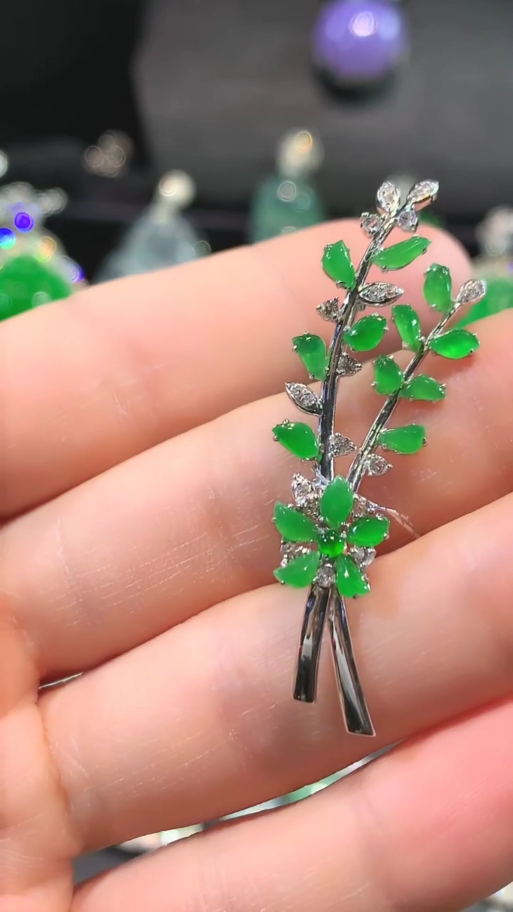 【闪购商品】翡翠吊坠(不含链)18K金镶嵌胸针