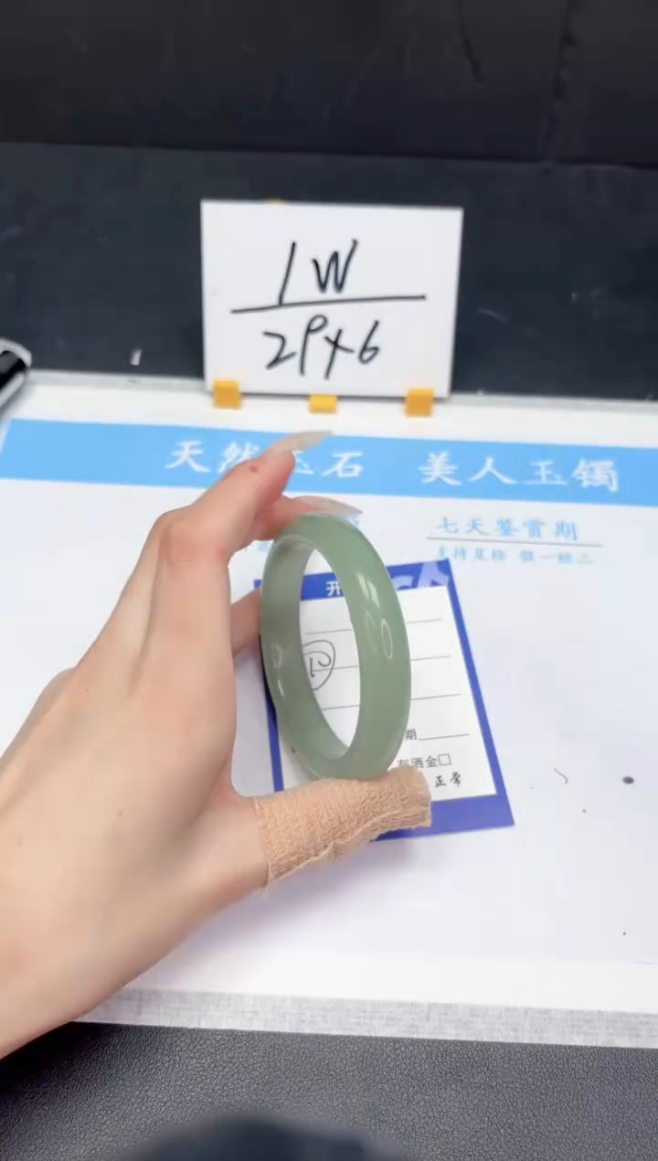 【闪购商品】石英质玉手镯未镶嵌67-56.8