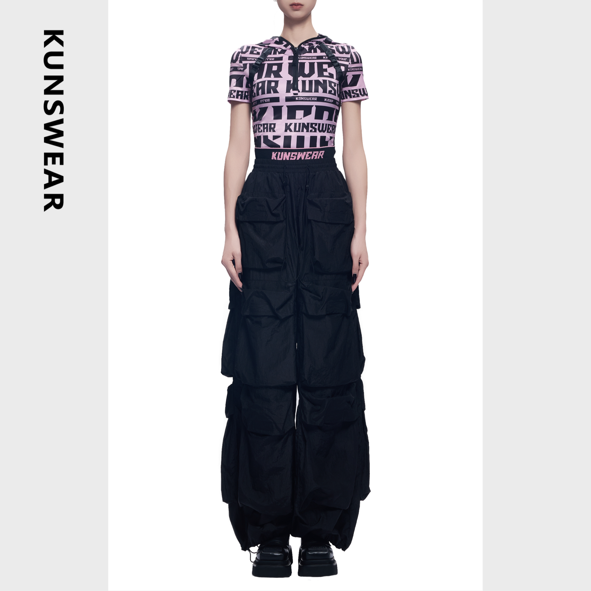 KUNSWEAR/琨丝薇尔25SU 黑粉logo工装连帽拉链短袖T恤 834004380