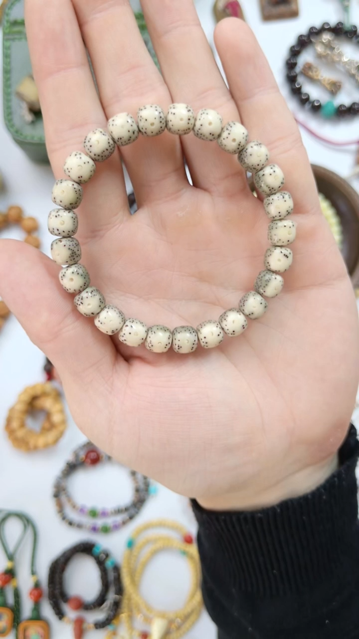 手串星月菩提骨瓷料绿包白正月同枝9*8mm