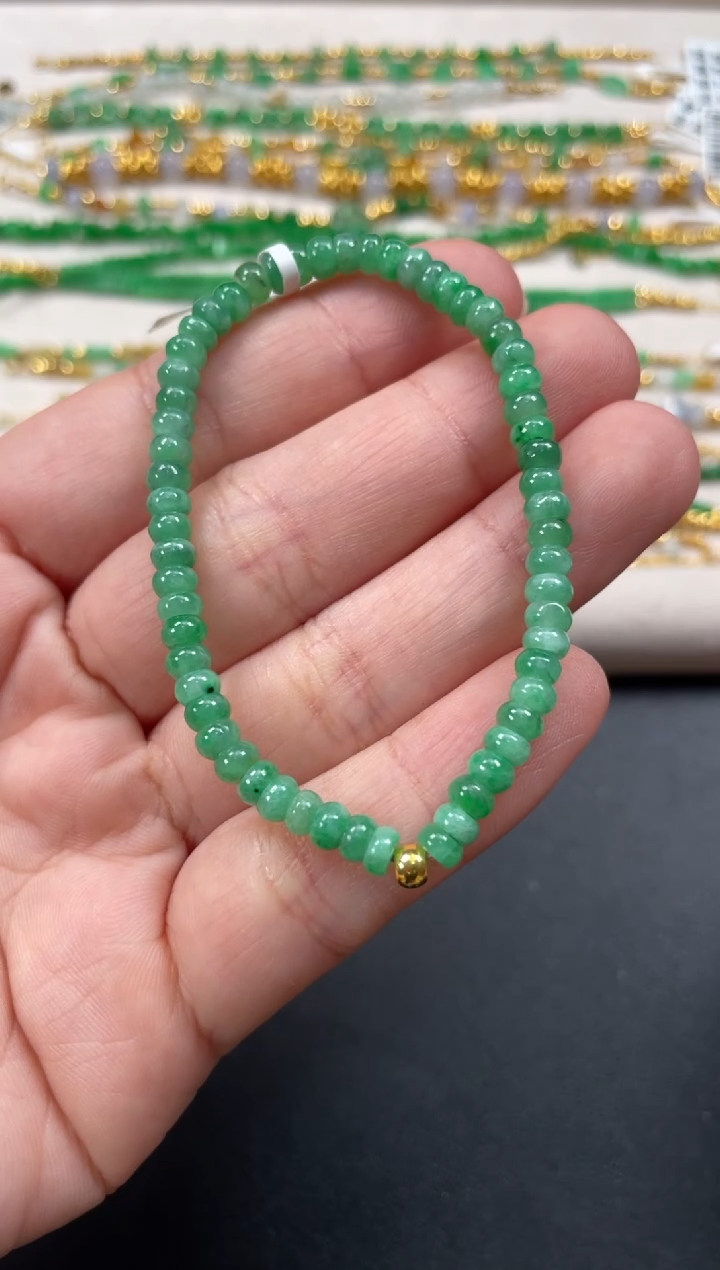 足金镶嵌手串翡翠一条   P531