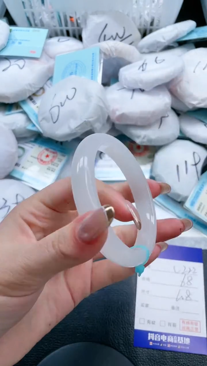 【闪购商品】石英质玉手镯未镶嵌21V222-56