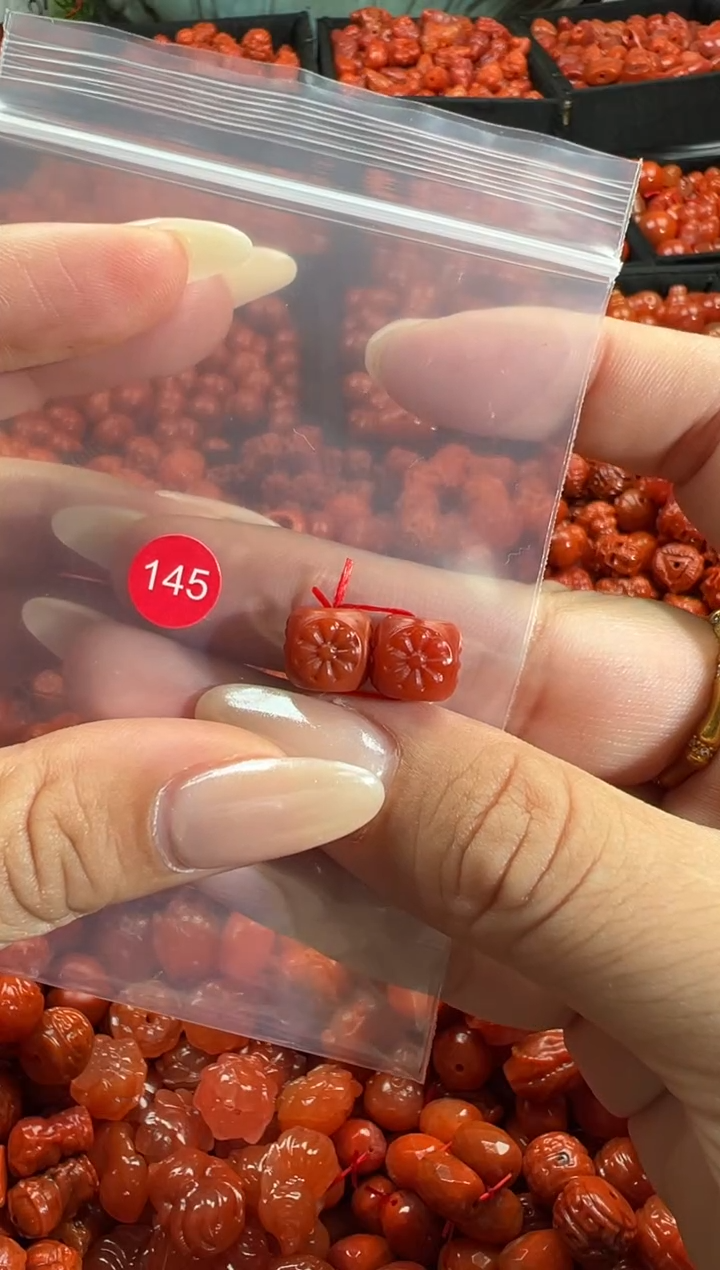 颈饰未镶嵌南红玛瑙1