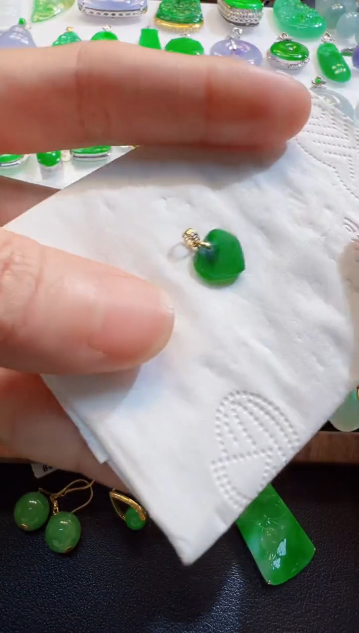 翡翠18K金镶嵌吊坠(不含链)爱心