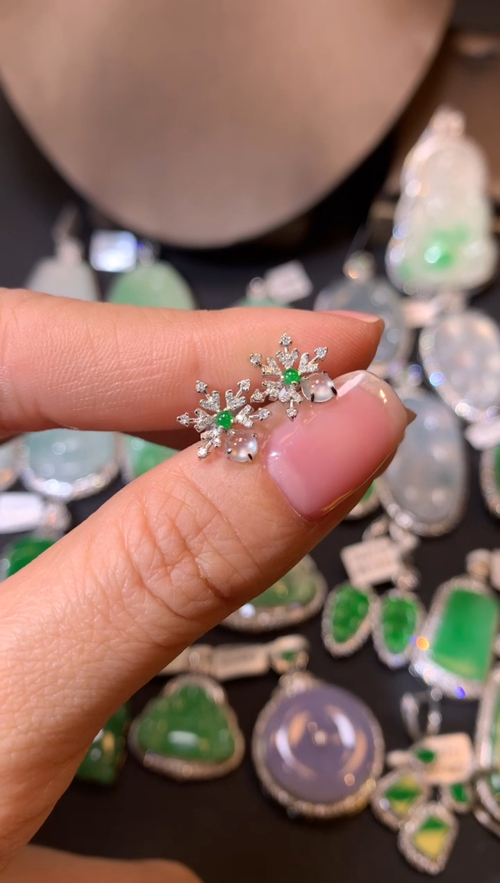 【闪购商品】翡翠吊坠(不含链)18K金镶嵌耳饰