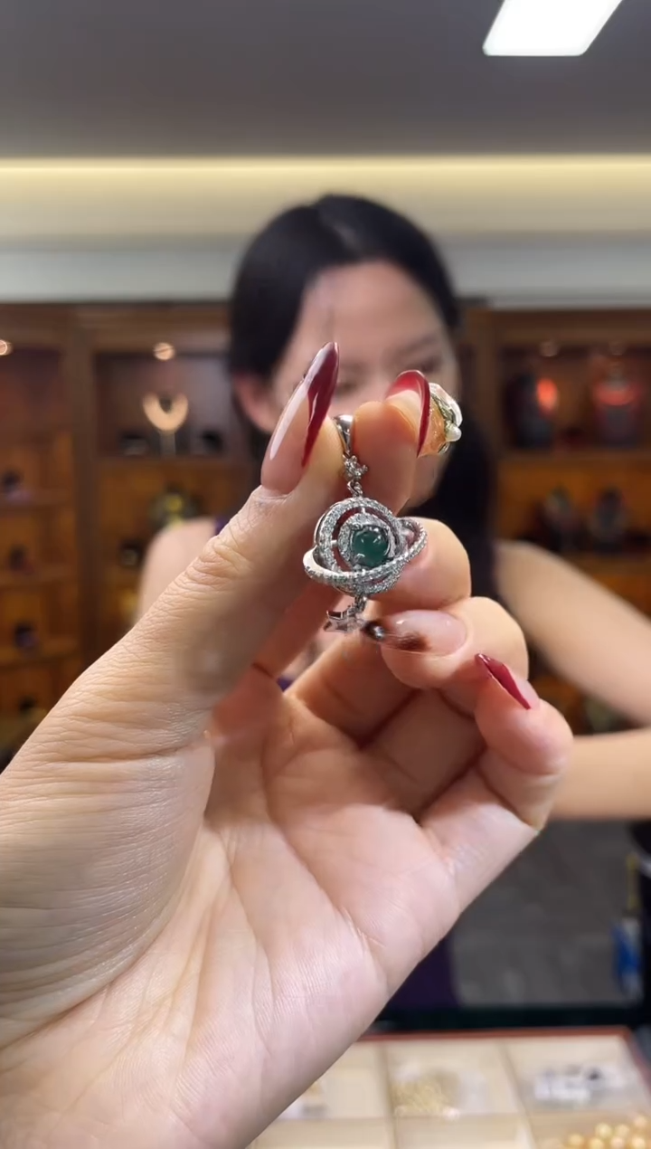 颈饰未镶嵌翡翠（多样性发一件）