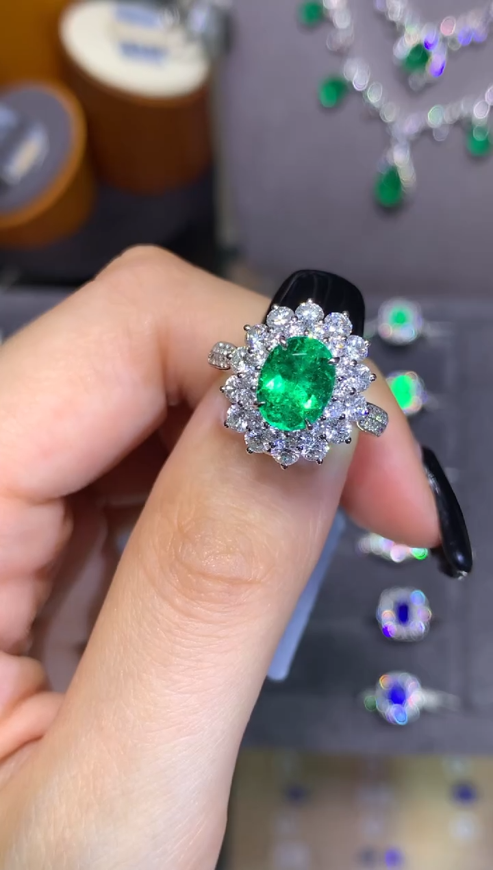 18K金镶嵌戒指祖母绿1.5CT