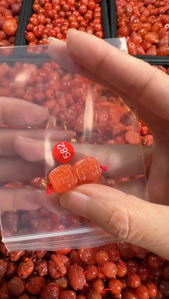 【闪购商品】南红玛瑙颈饰未镶嵌1
