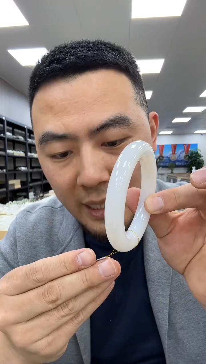 【闪购商品】和田玉手镯未镶嵌56圆条  840