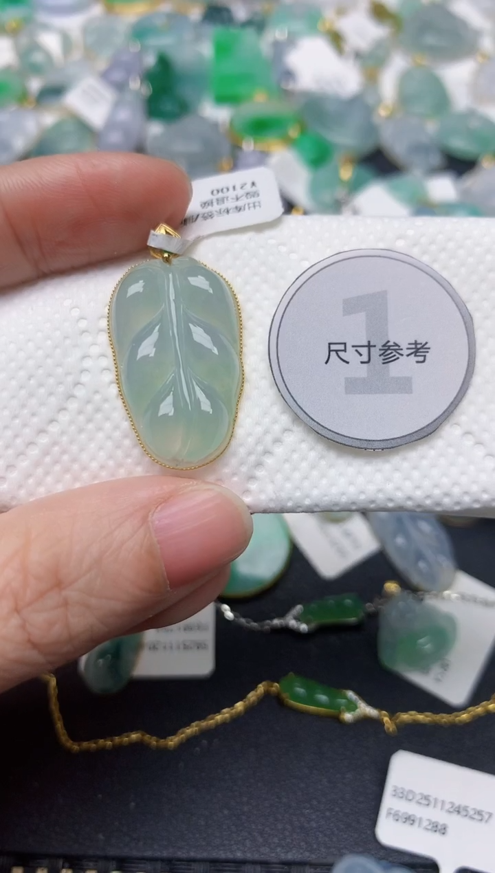 颈饰18K金镶嵌翡翠天然缅甸A货翡翠