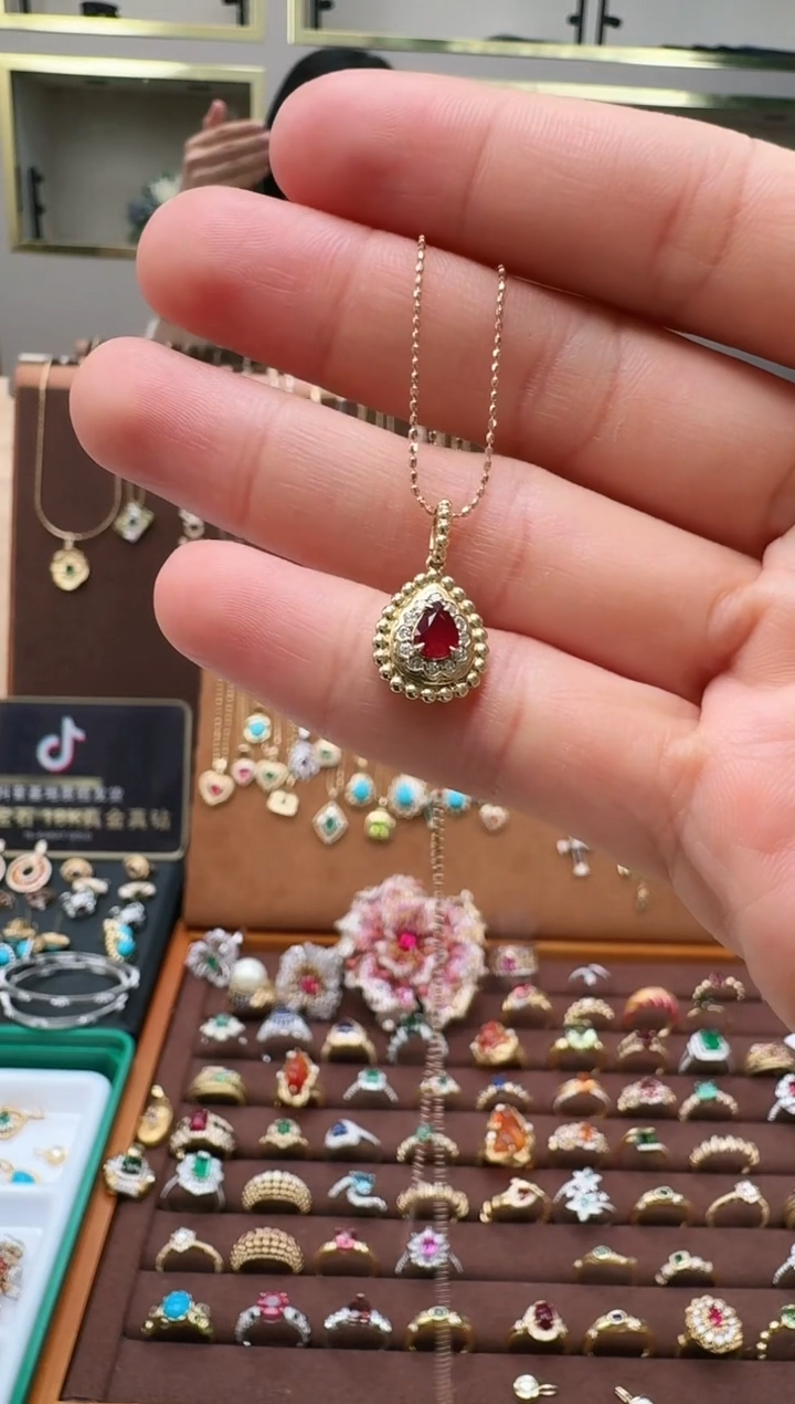 【闪购商品】红宝石吊坠(不含链)18K金镶嵌红宝石