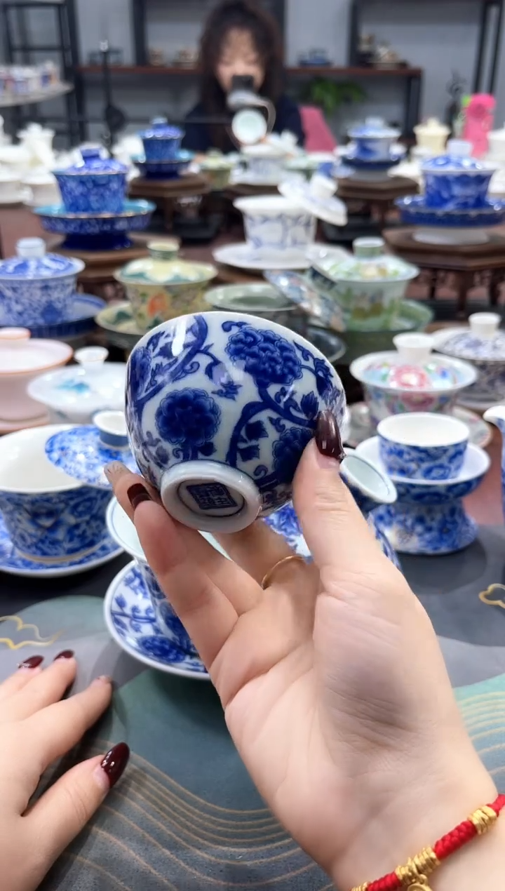 【闪购商品】320釉下仿古青花缠枝莲杯子