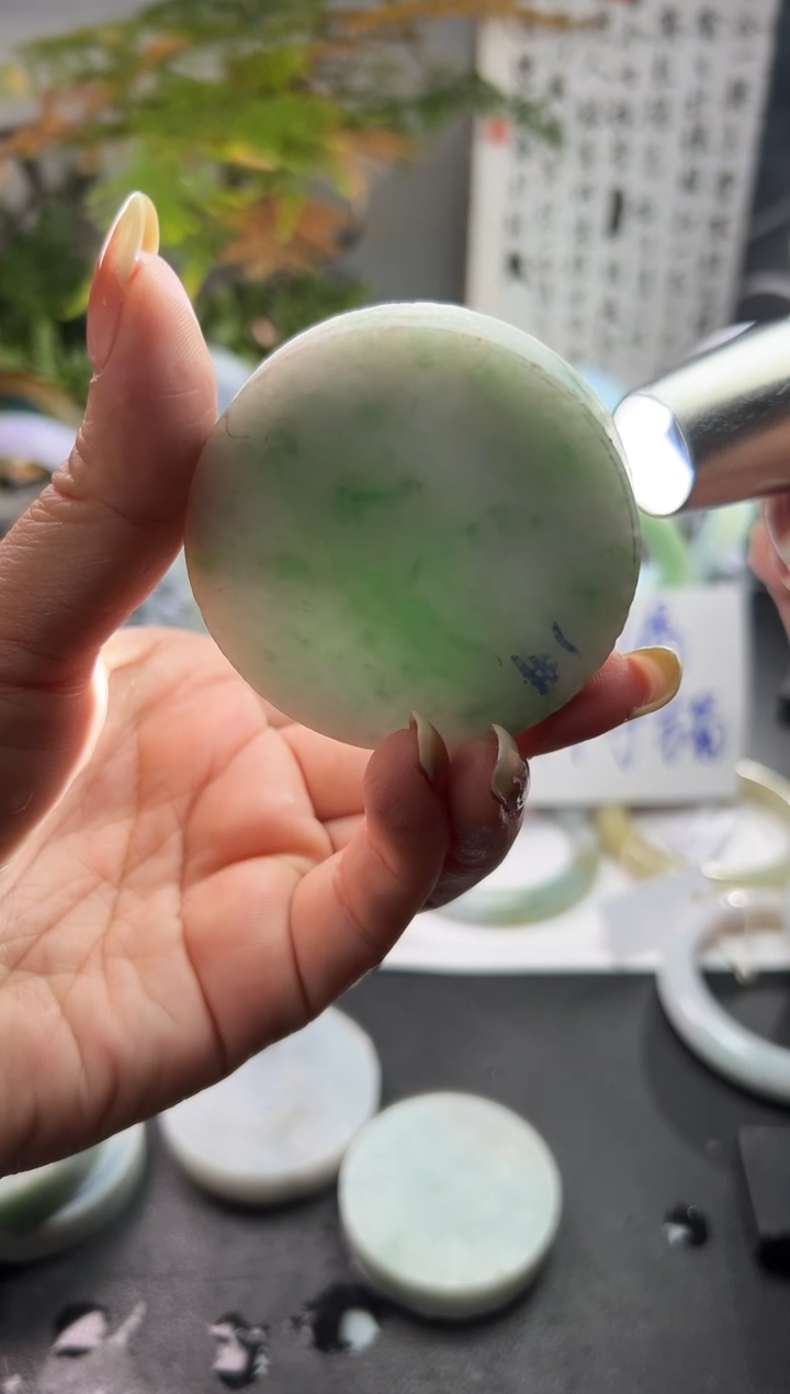 翡翠手镯未镶嵌手镯