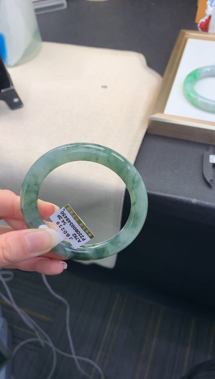 【闪购商品】翡翠手镯未镶嵌         