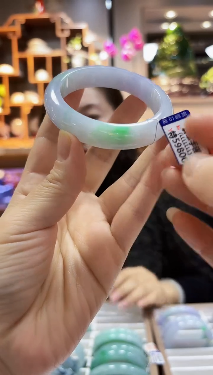 【闪购商品】翡翠颈饰未镶嵌52.8手镯