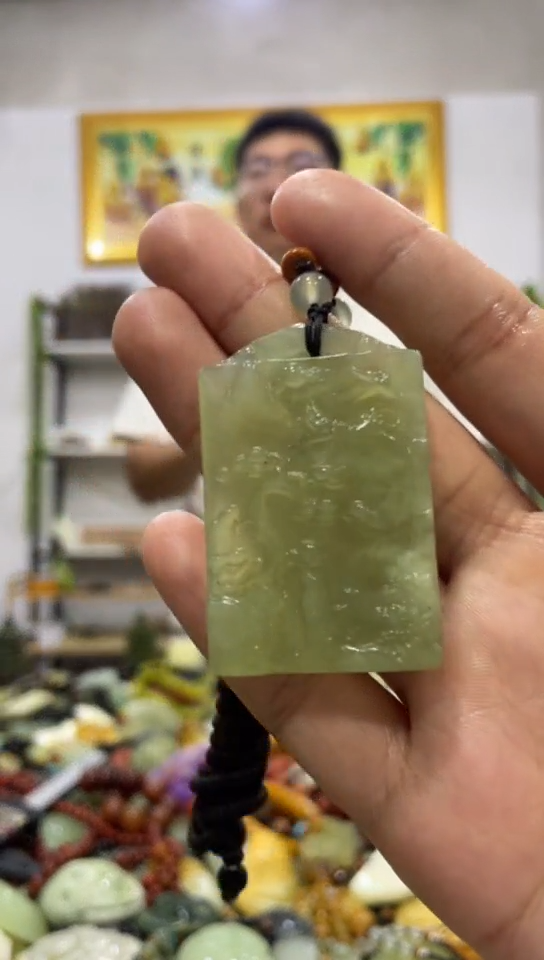 未镶嵌岫玉吊坠 