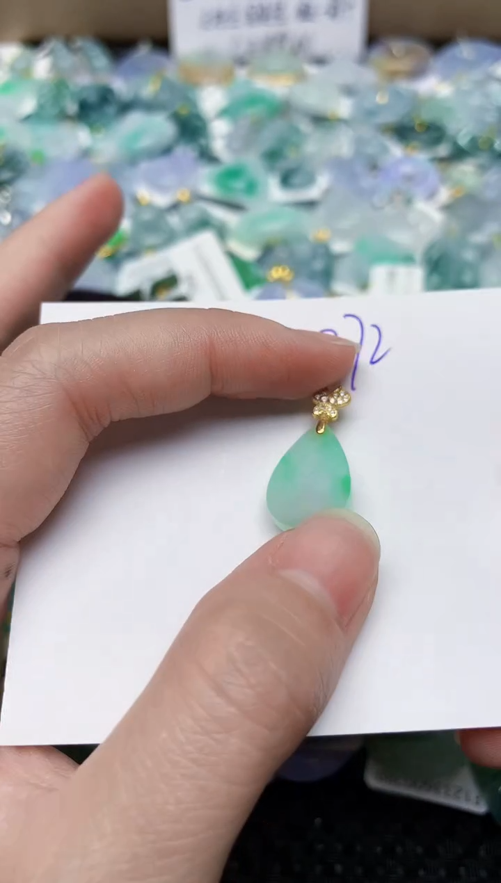 翡翠未镶嵌颈饰天然缅甸A货翡翠