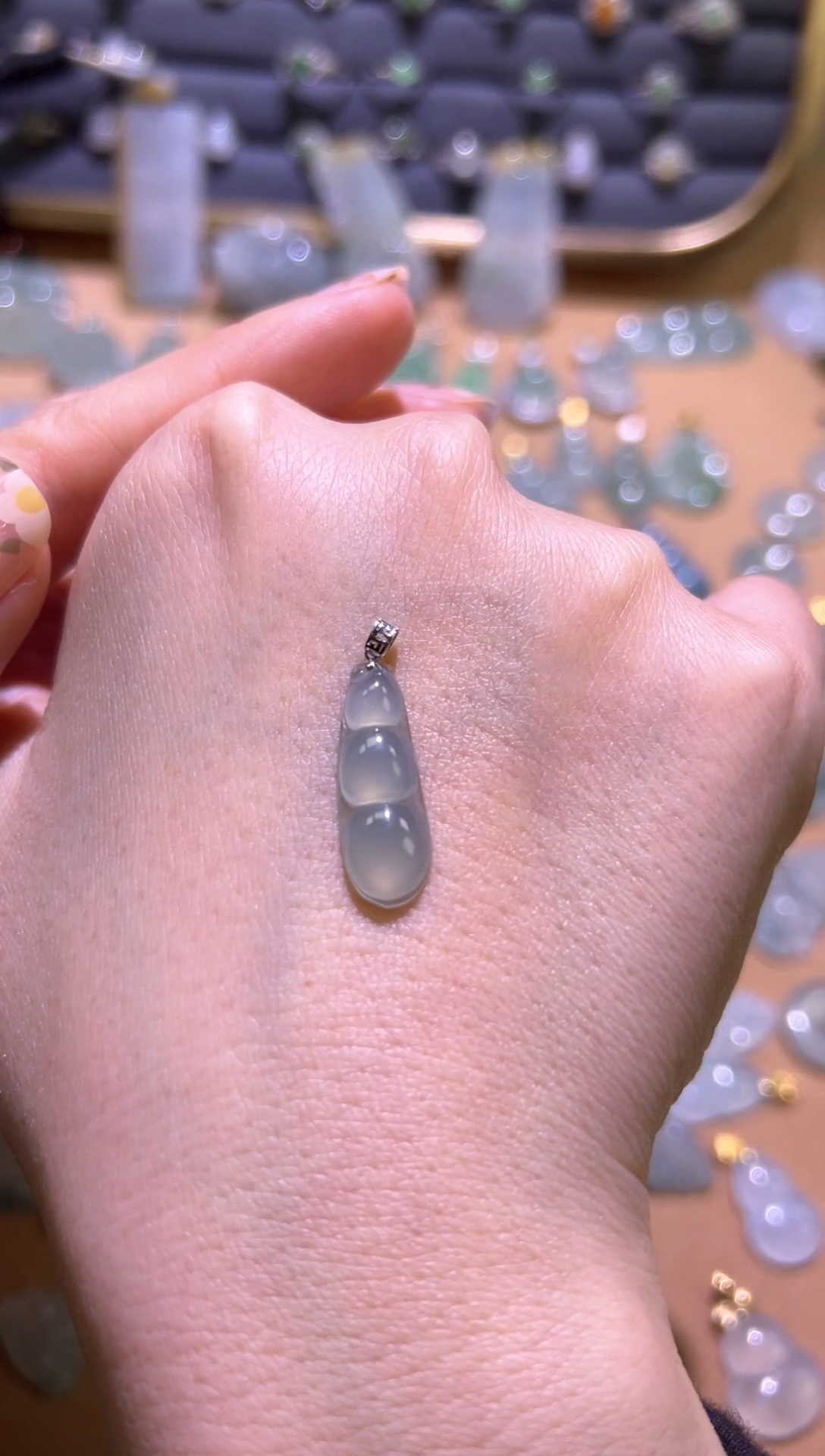 【闪购商品】翡翠颈饰18K金镶嵌豆子