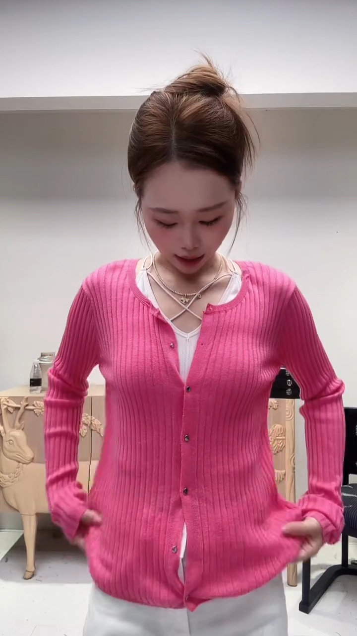 玫粉色经典羊毛开衫