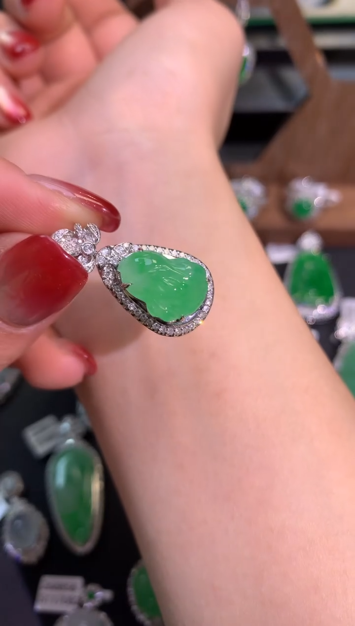 【闪购商品】翡翠吊坠(不含链)18K金镶嵌吊坠