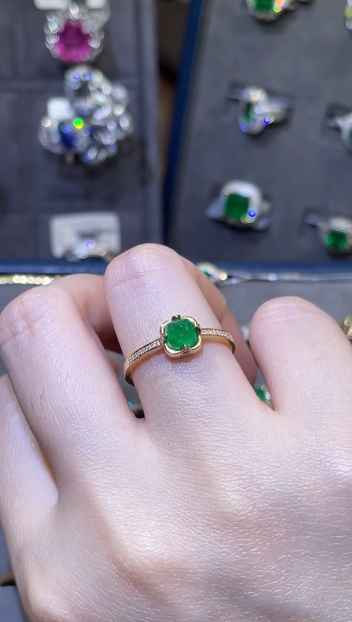 【闪购商品】祖母绿戒指18K金镶嵌0.81ct/潘杰希尔