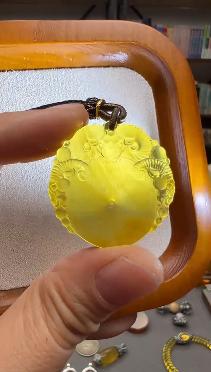 【闪购商品】琥珀颈饰未镶嵌三羊开泰吊坠