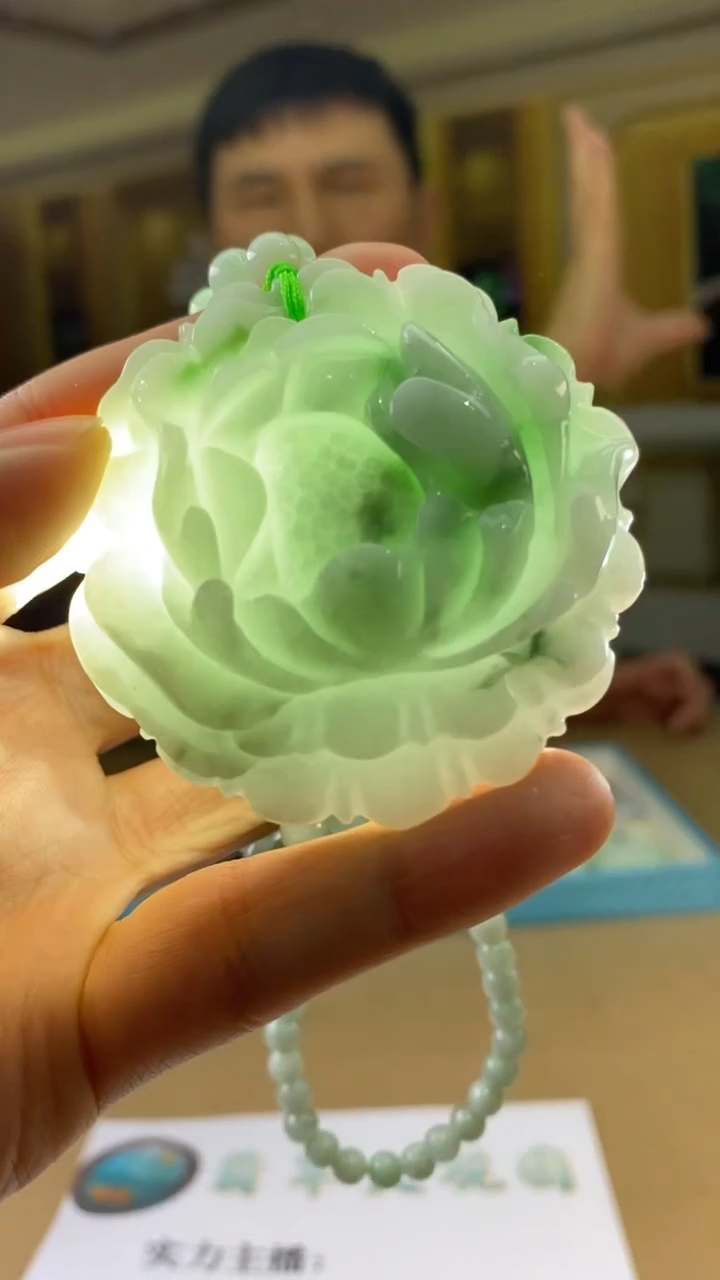 颈饰未镶嵌翡翠彼**默翡翠挂件