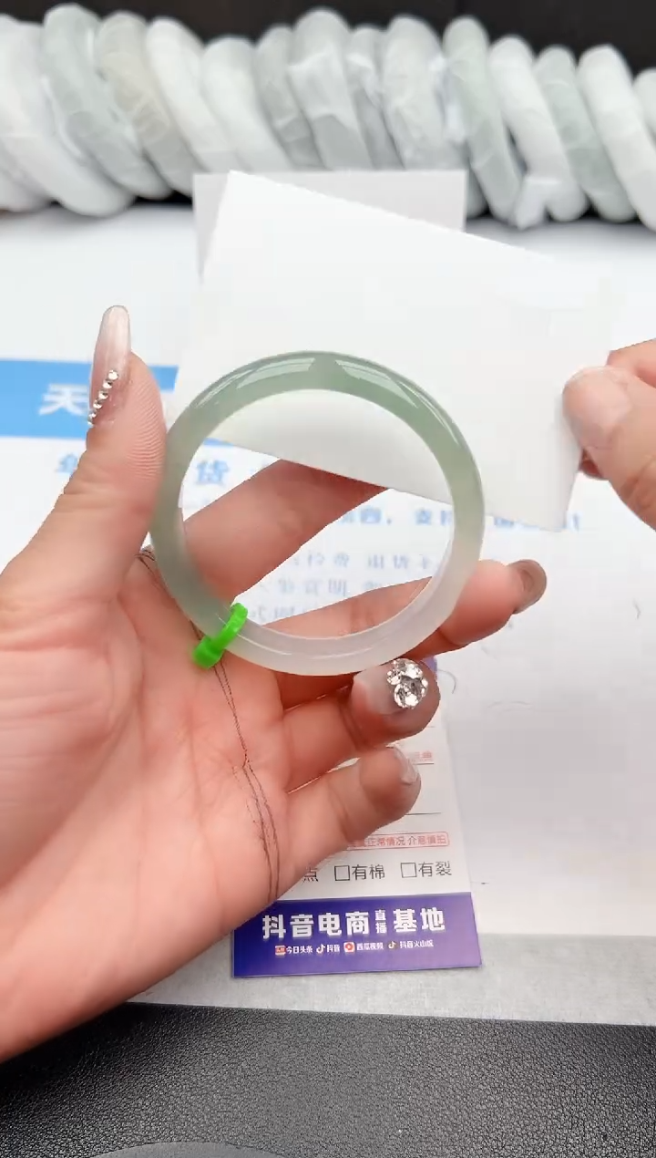 【闪购商品】石英质玉手镯未镶嵌213