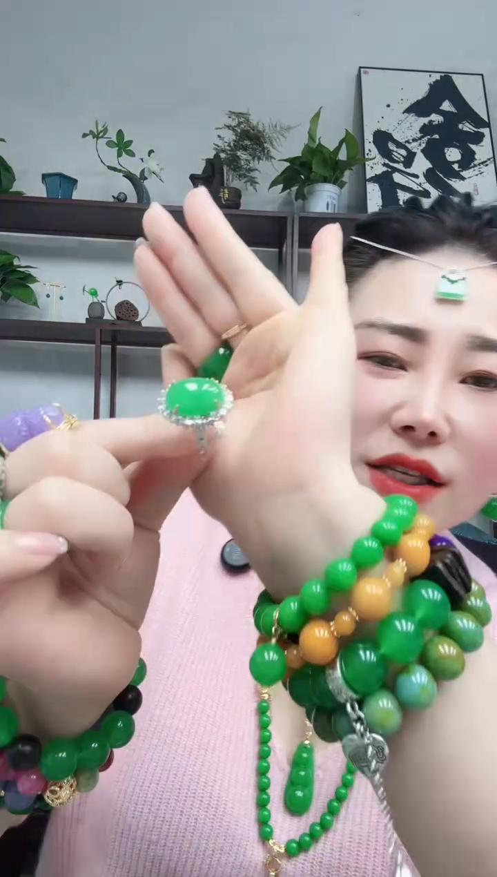 银S925镶嵌戒指翡翠椭圆鸽子蛋