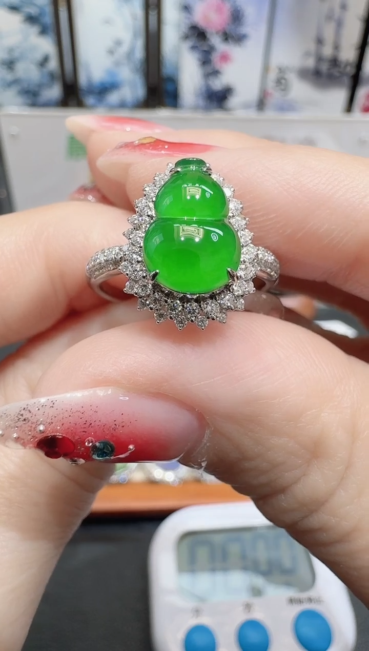 18K金镶嵌戒指翡翠C****n寄售回流，24小时鉴赏期