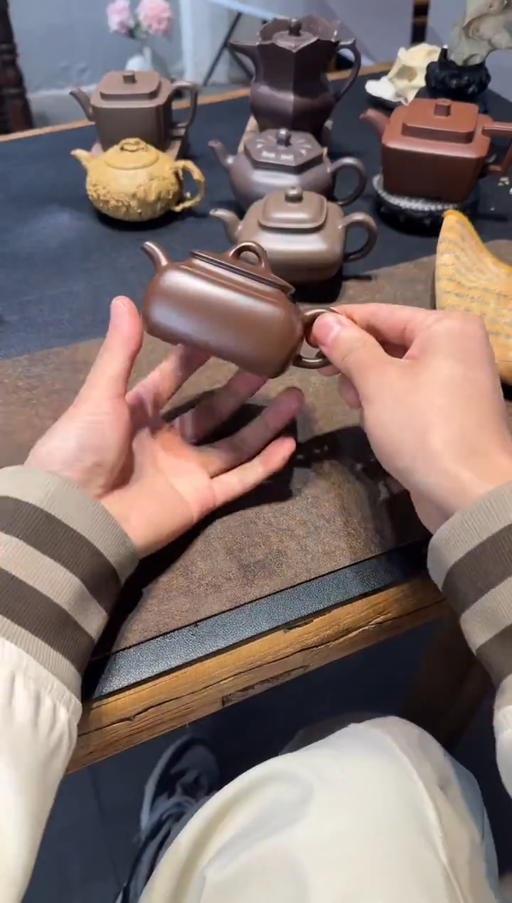 茶壶紫砂设*师长四方紫砂壶