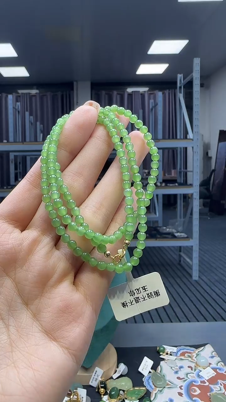 18K金镶嵌和田玉挂件1