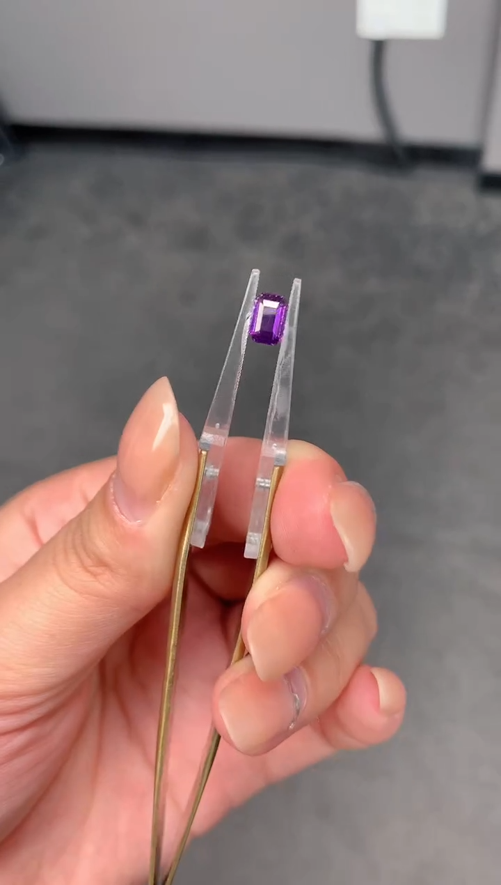 【闪购商品】彩色蓝宝石裸石未镶嵌87分紫蓝宝