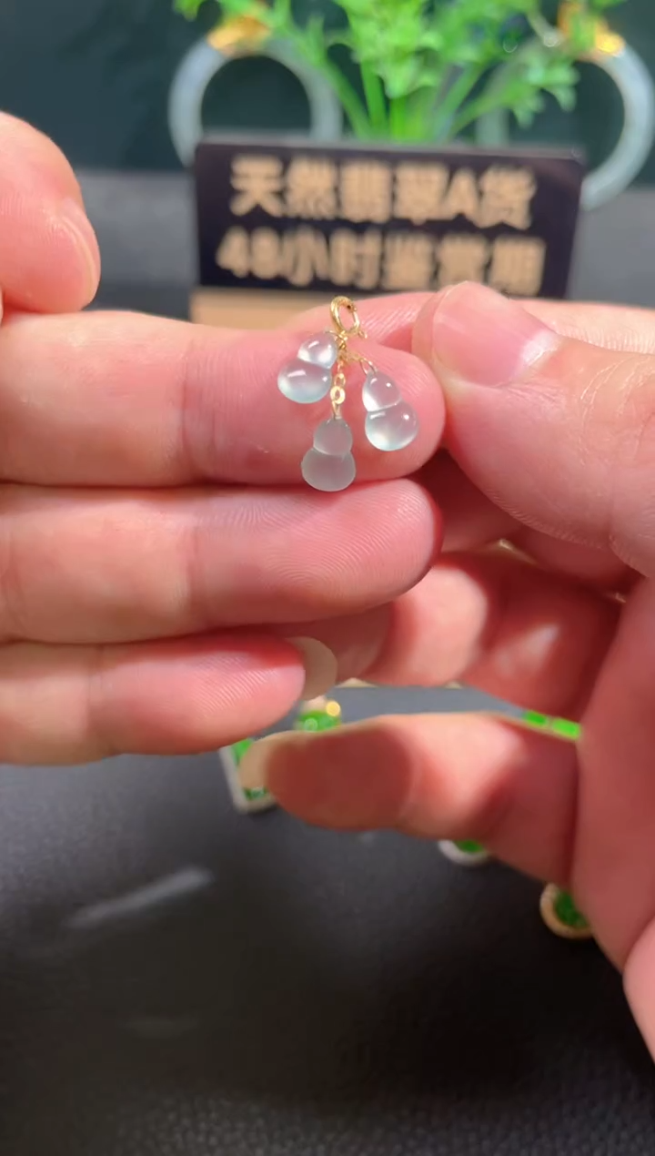 翡翠18K金镶嵌颈饰翡翠