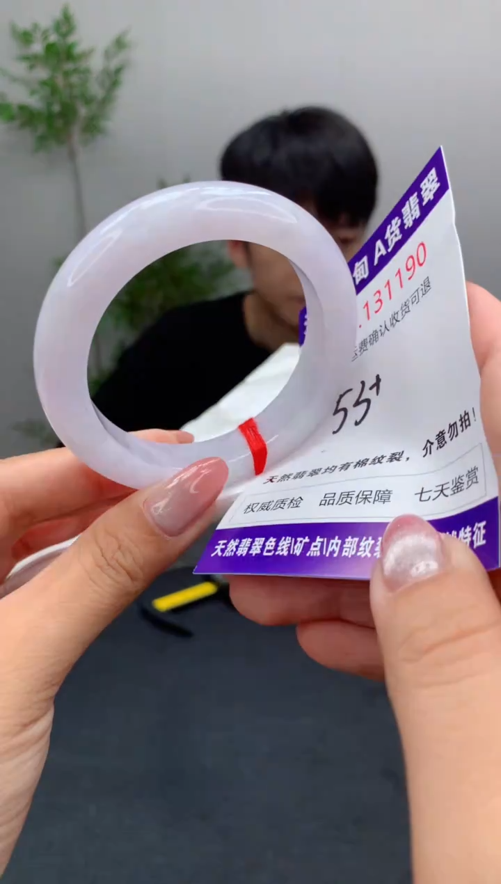 未镶嵌手镯翡翠有纹，完美者勿拍