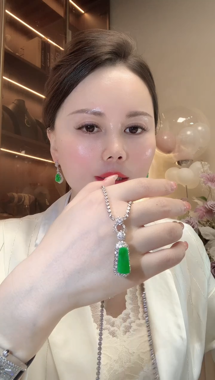 【闪购商品】翡翠吊坠(不含链)18K金镶嵌D1 多样性发货一件