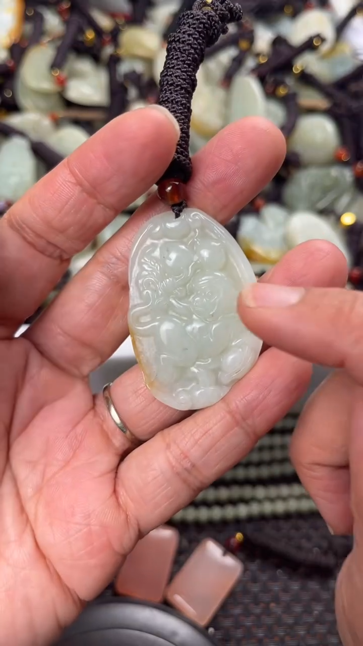 【闪购商品】和田玉颈饰未镶嵌多样性发货没有证书拍一发一有瑕