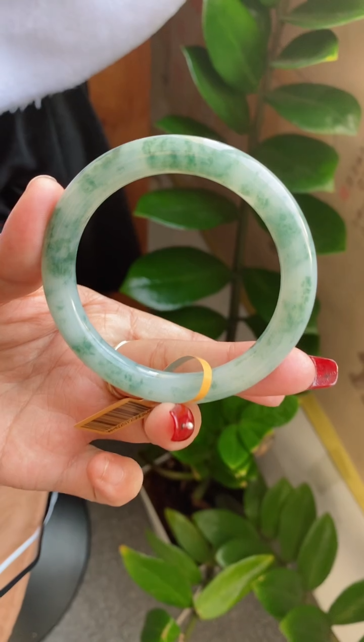 【闪购商品】翡翠手镯未镶嵌（果冻胶满圈飘绿花）圆条12号