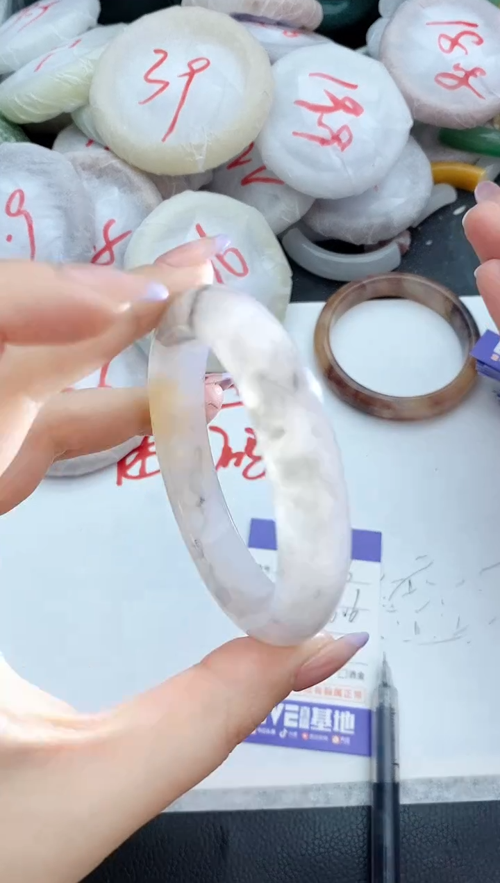 石英质玉手镯未镶嵌136+56.6