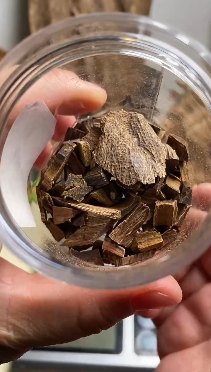 【闪购商品】沉香手把件达拉干沉水碎料10克