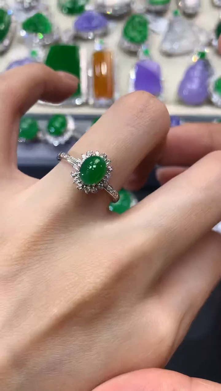 【闪购商品】翡翠戒指18K金镶嵌w64       