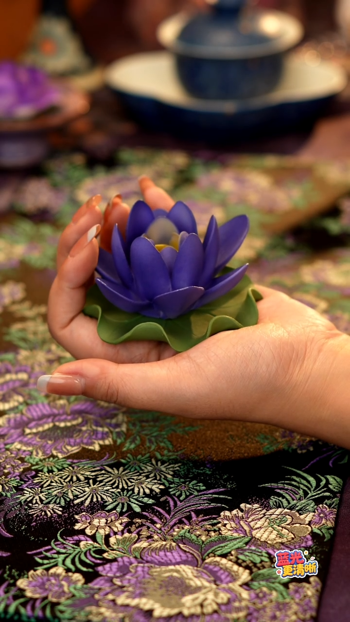 蓝莲花香插··········