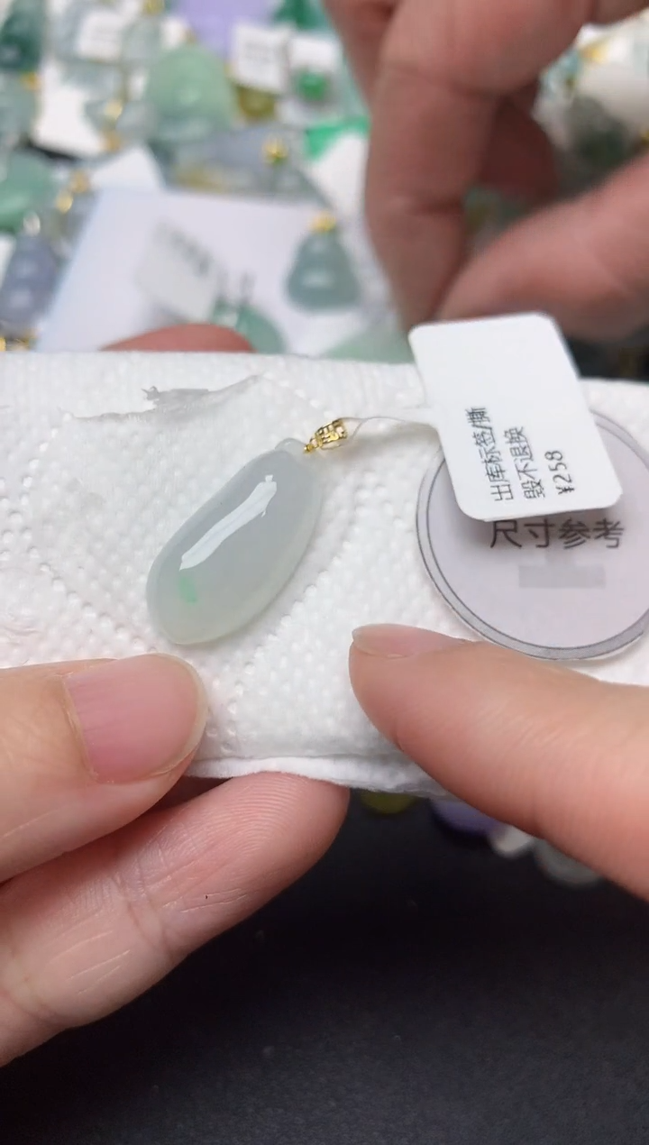 颈饰18K金镶嵌翡翠天然缅甸A货翡翠