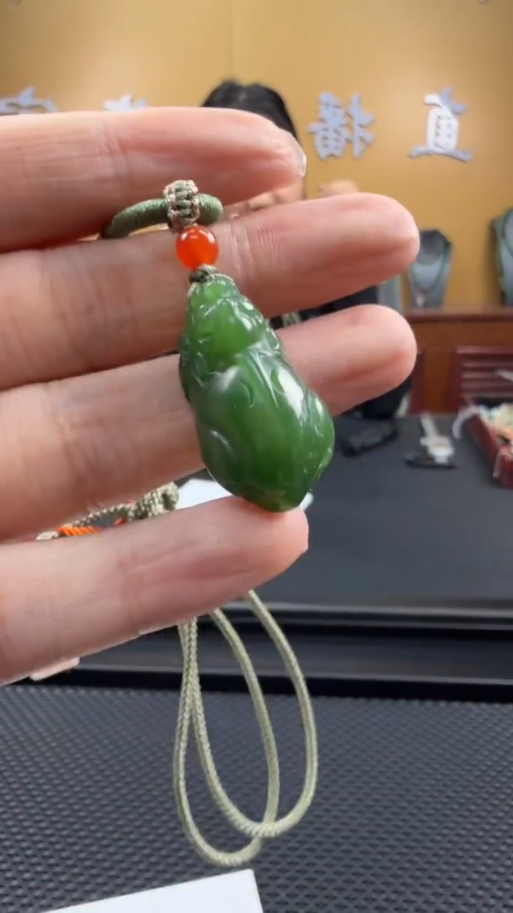 颈饰未镶嵌和田玉挂件·