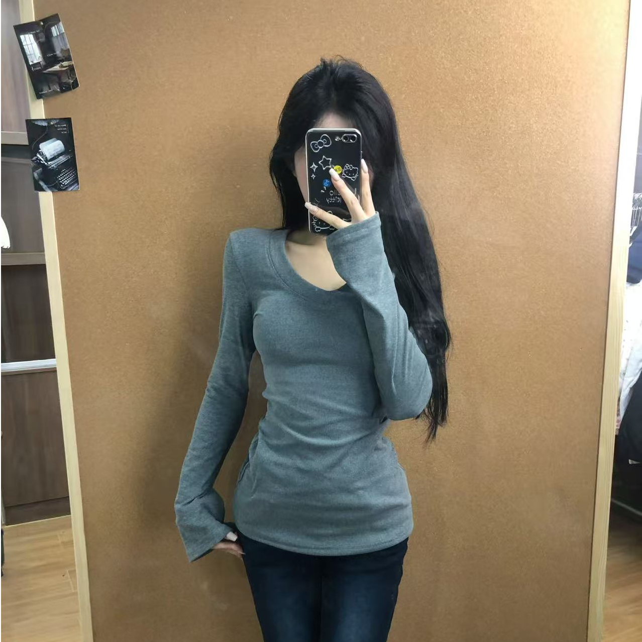 XBING同学 自制打底 小蛮腰 加绒v领漫画身材纸片人打底上衣