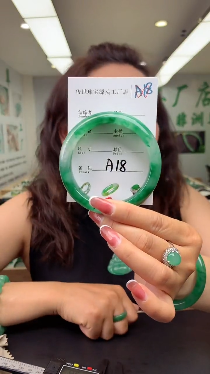 【闪购商品】石英质玉手镯未镶嵌58+